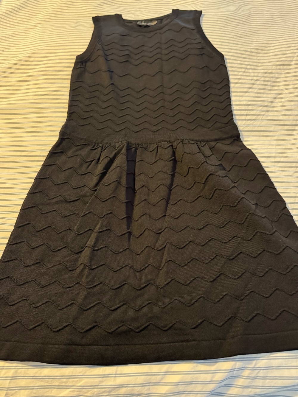 Romeo & Juliet Couture Black Sleeveless Chevron Mini Dress